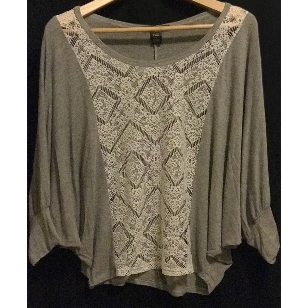 BKE RED GRAY CROCHETED FRONT TOP - SIZE S (GUC)